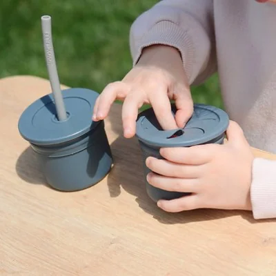 MINIKOIOI SIP+SNACK GOBELET A GOUTER EN SILICONE AVEC 2 COUVERCLES 6M+