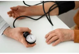 Hypertension en Tunisie : Pourquoi le Contrôle de la Tension Artérielle est un Impératif Vital pour les Seniors ?