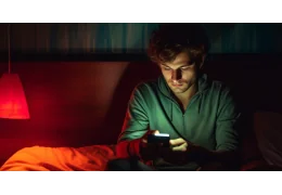 Fatigue numérique en 2026 : comment créer une routine de déconnexion numérique à la maison ?